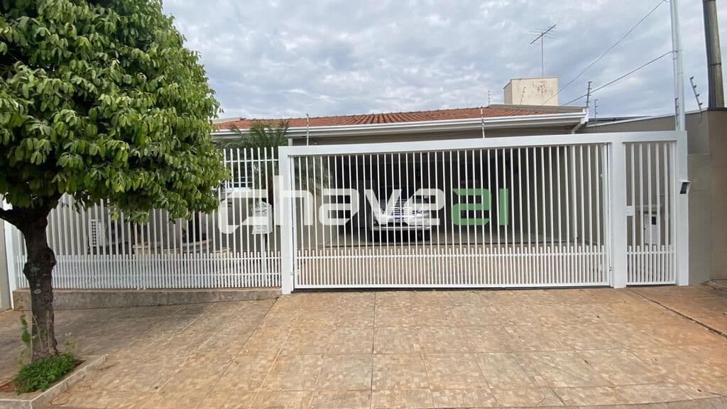 EXCELENTE CASA AMPLA E COMPLETA – CONFORTO E SOFISTICAÇÃO