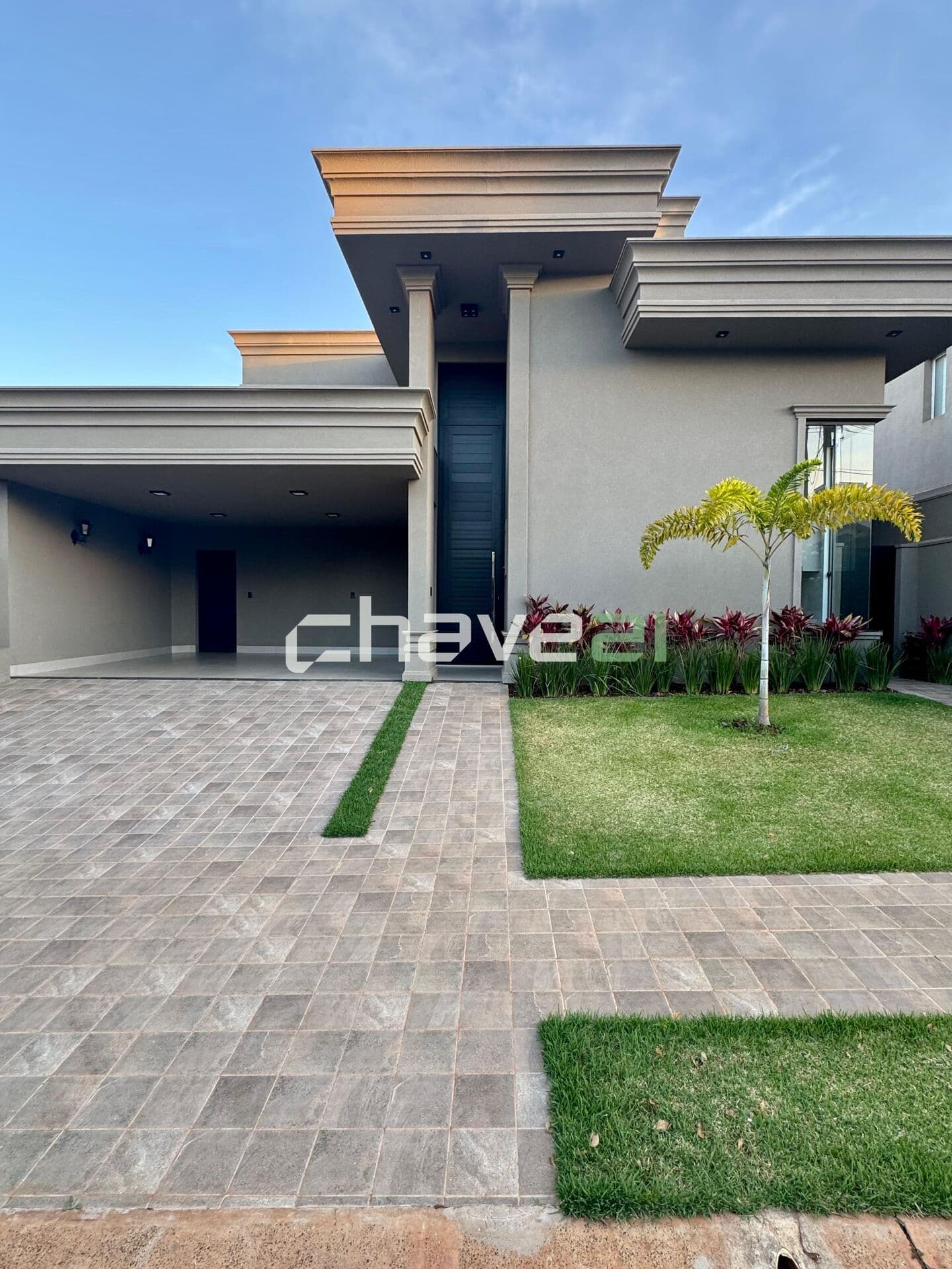 Casa Neoclássica no Damha VI – 3 Suítes | 255 m² construídos