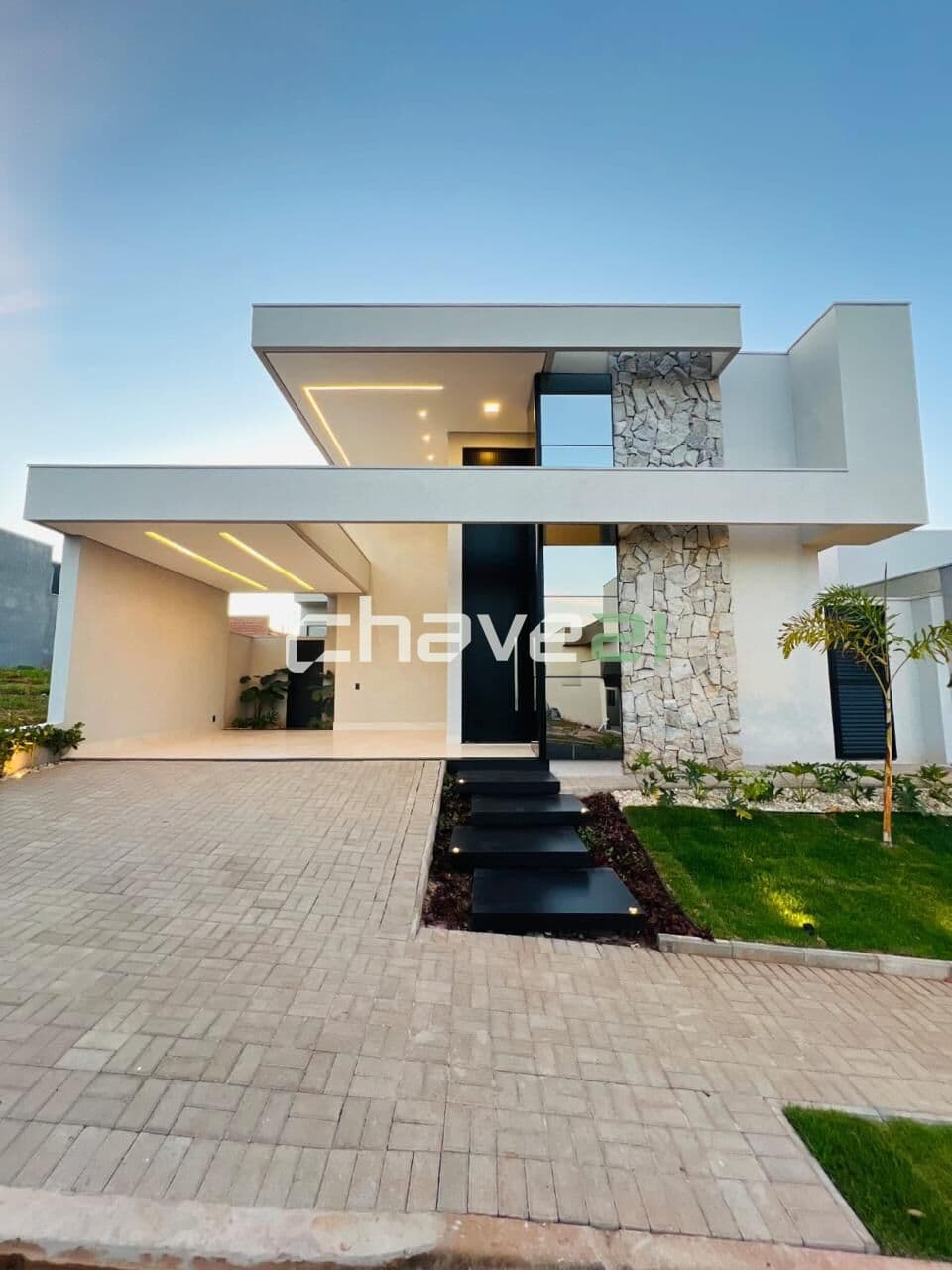 EXCELENTE CASA DE ALTO PADRÃO COM PISCINA AQUECIDA E AUTOMAÇÃO NO VILLAGE PROVENCE