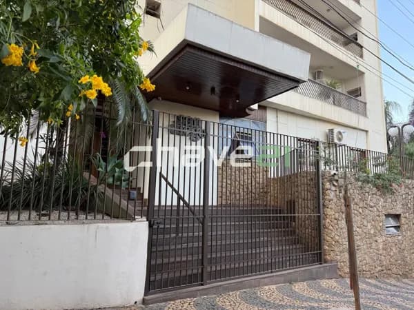 APARTAMENTO EM LOCALIZAÇÃO PRIVILEGIADA NA AV. ALBERTO ANDALÓ – CONFORTO, PRATICIDADE E SEGURANÇA