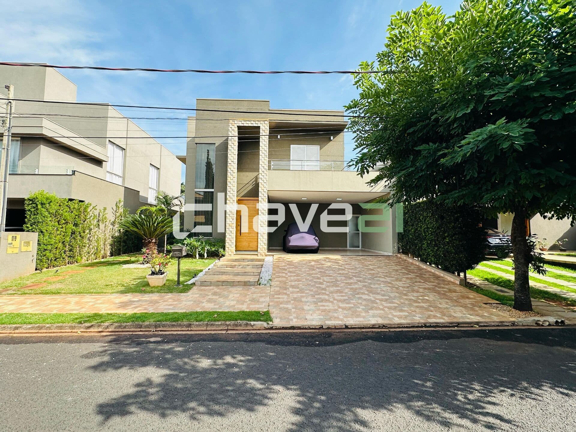 SOFISTICAÇÃO E EFICIÊNCIA EM UM SÓ LUGAR – CASA COMPLETA COM PISCINA AQUECIDA, GOURMET CLIMATIZADO E ENERGIA SOLAR!