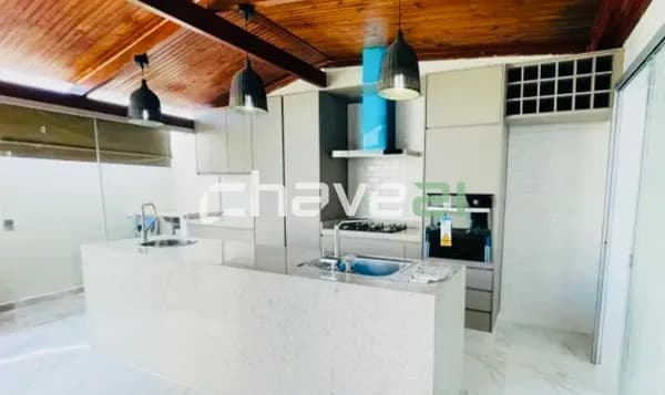 Casa Térrea Moderna com 2 Suítes em Condomínio Completo