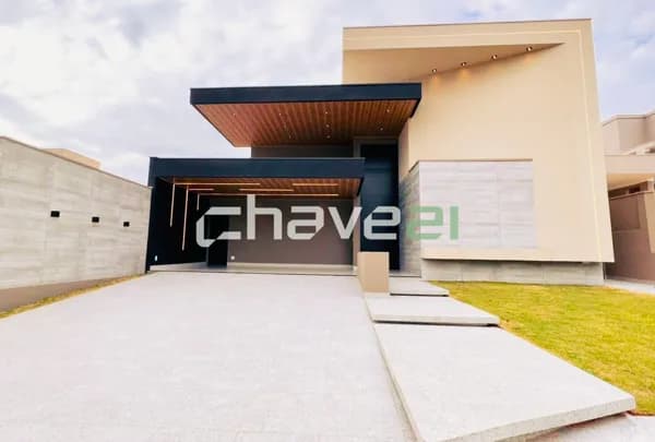 CASA DE ALTO PADRÃO COM ARQUITETURA IMPONENTE E LAZER COMPLETO!