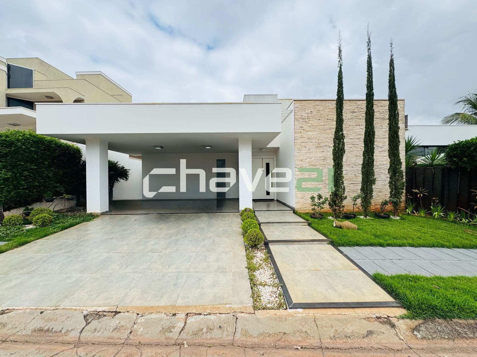 CASA INCRÍVEL COM ÁREA GOURMET E PISCINA – CONFORTO E LAZER COMPLETOS!