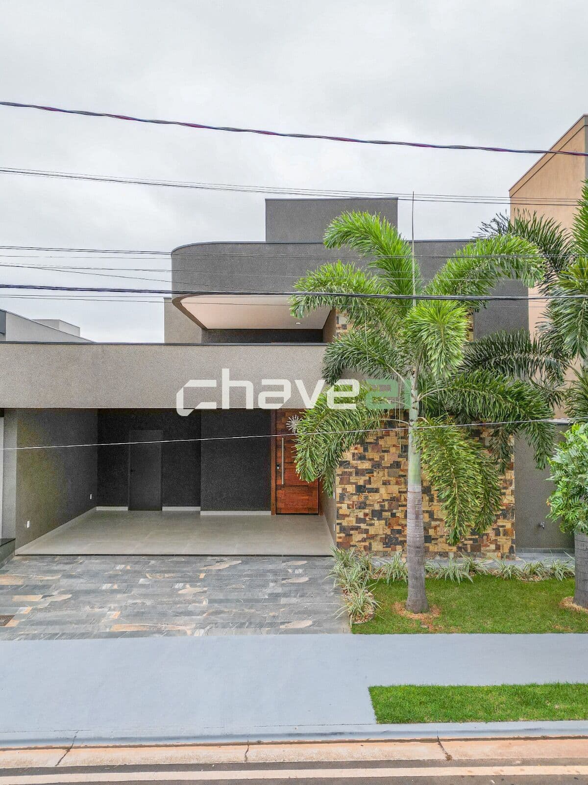 CASA NO CONDOMÍNIO VILLAGE DAMHA III – MODERNA, COMPLETA E COM ENERGIA FOTOVOLTAICA