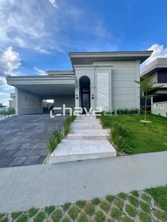 RESIDÊNCIA TÉRREA DESLUMBRANTE NO CONDOMÍNIO QUINTA DO GOLFE JARDINS – ALTO PADRÃO, CONFORTO E ELEGÂNCIA EM CADA DETALHE