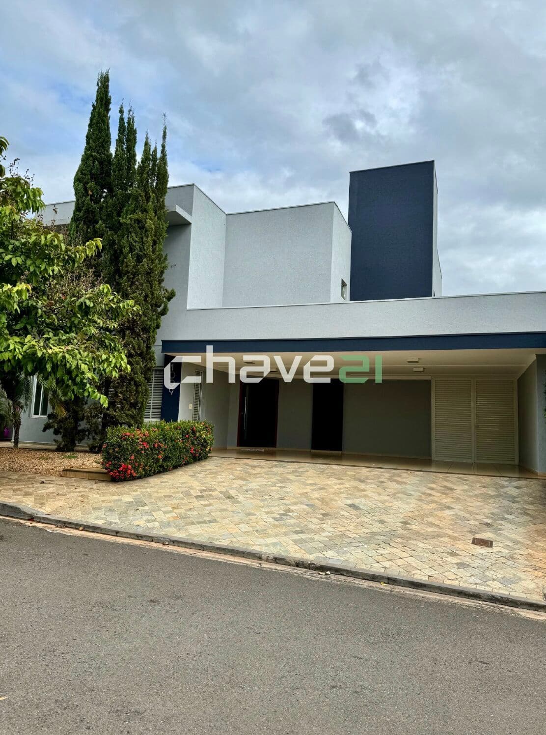 SOBRADO ELEGANTE NO CONDOMÍNIO GAIVOTA I