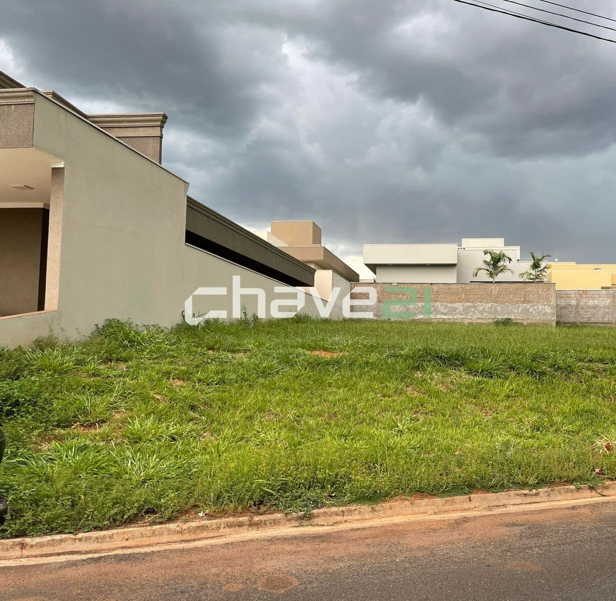 OPORTUNIDADE IMPERDÍVEL - TERRENO ÚNICO EM CONDOMÍNIO DE ALTO PADRÃO!
