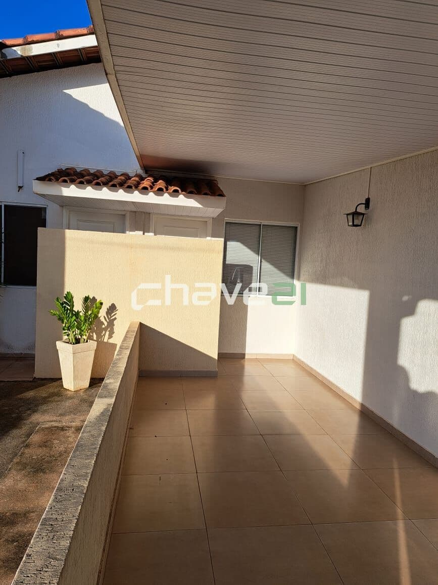CASA ACONCHEGANTE NO CONDOMÍNIO GARDEN 1 – EXCELENTE LOCALIZAÇÃO E AMPLITUDE