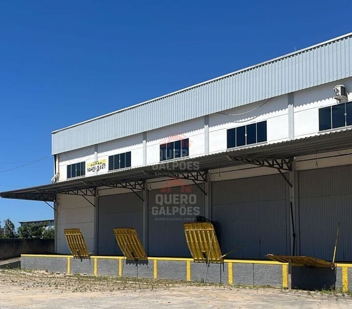Pavilhão/Galpão Logístico com 4 docas próximo a BR-101 - com ou sem camâra fria / Biguaçu