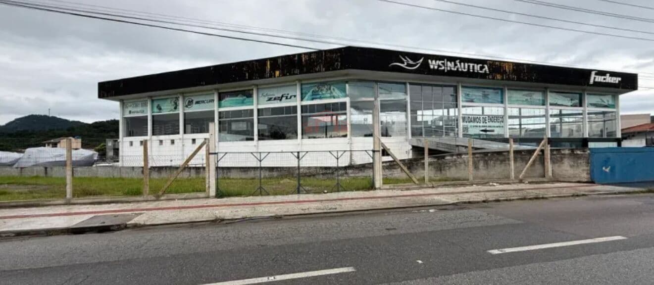 Pavilhão/Galpão/ Salão Comercial frente a BR-101 - Balneário Camboriu