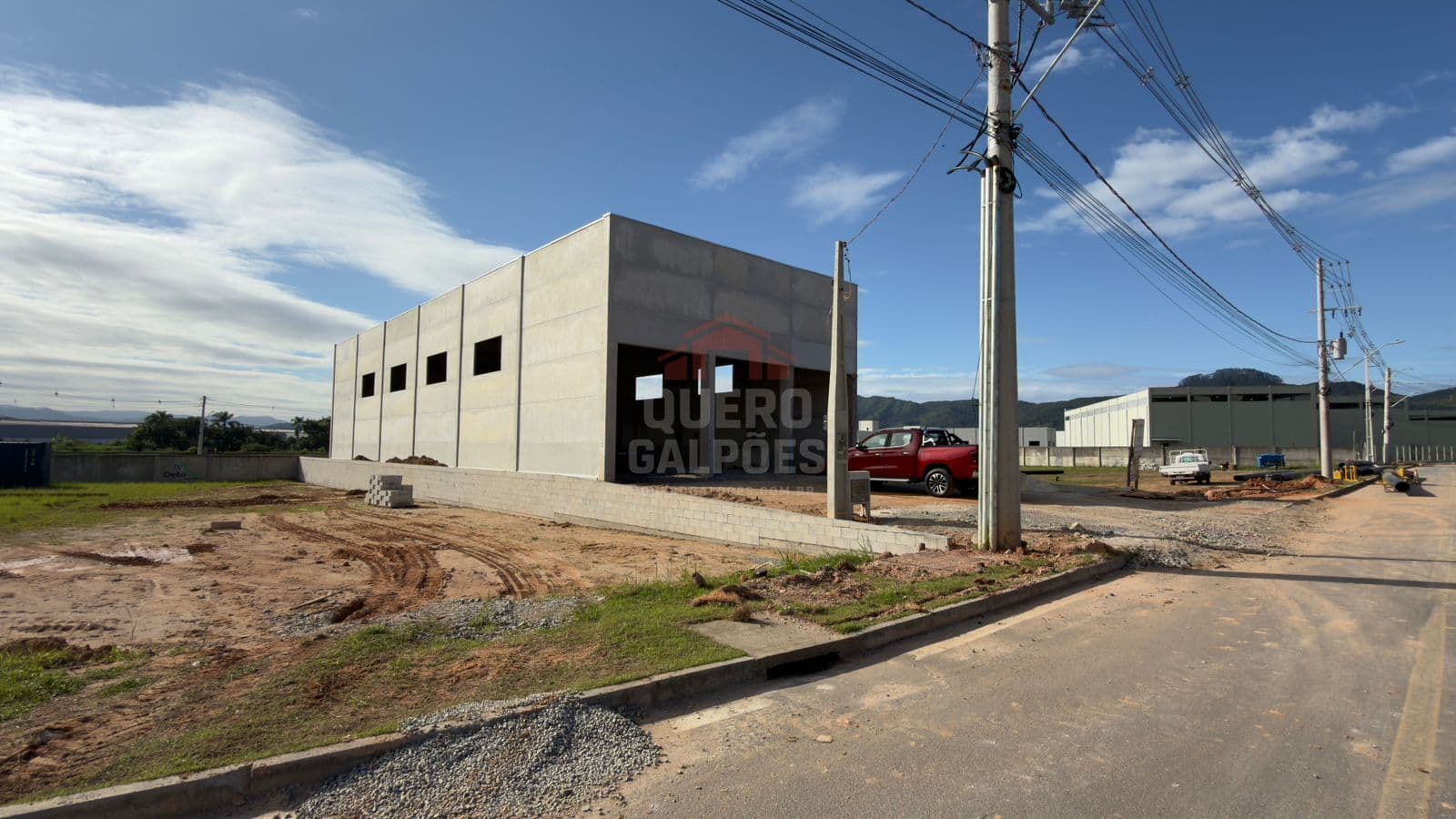 Galpão 521m² na SC-407 | Acesso BR-101 e Anel Viário | Sob Medida