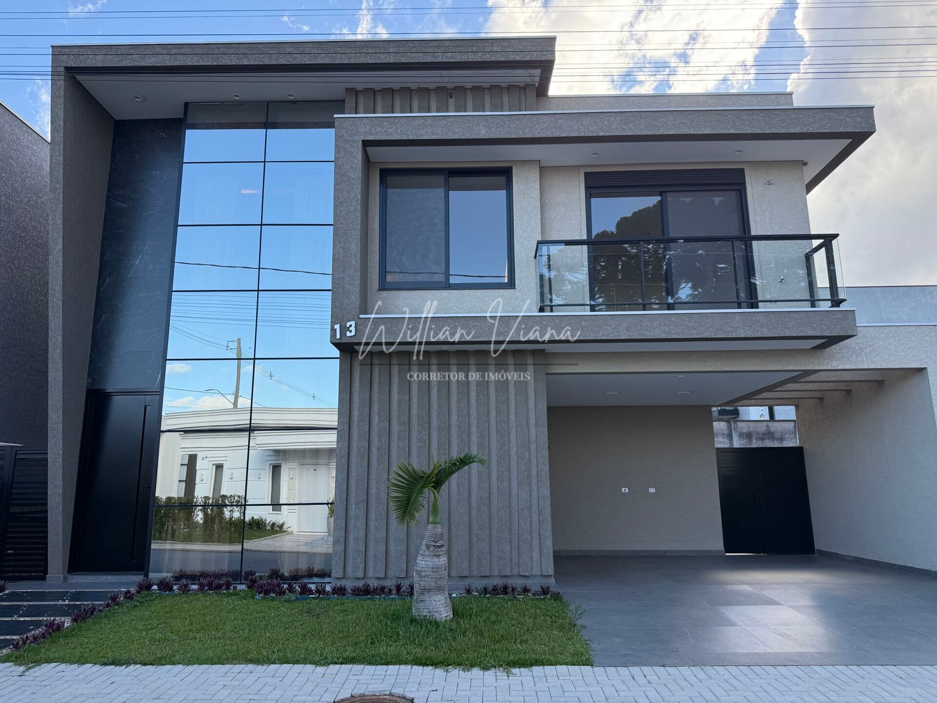 Casa de alto padrão em Condomínio Fechado