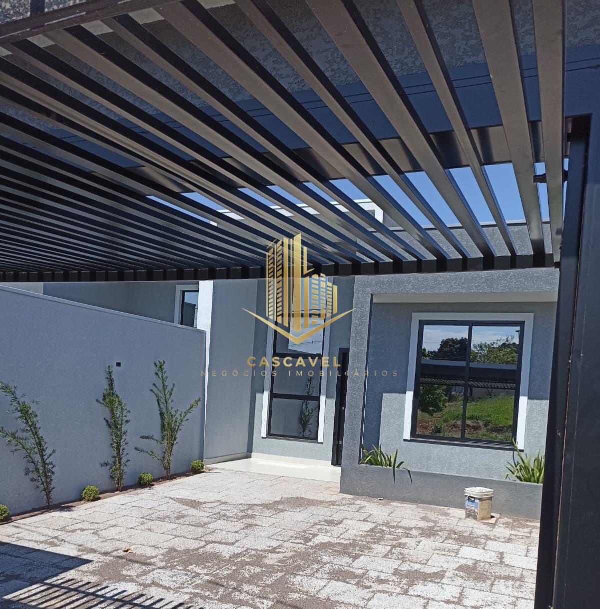 Sobrado invertido á venda no bairro Universitario em Cascavel Paraná