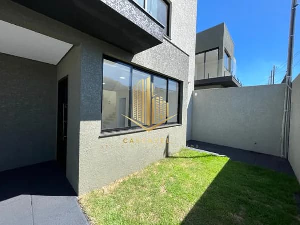 Sobrado á venda no bairro Canadá