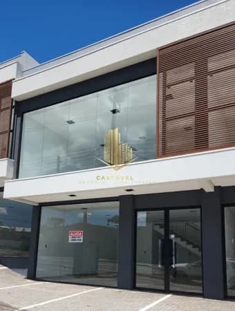 Sala comercial com mezanino para locação no bairro Claudete
