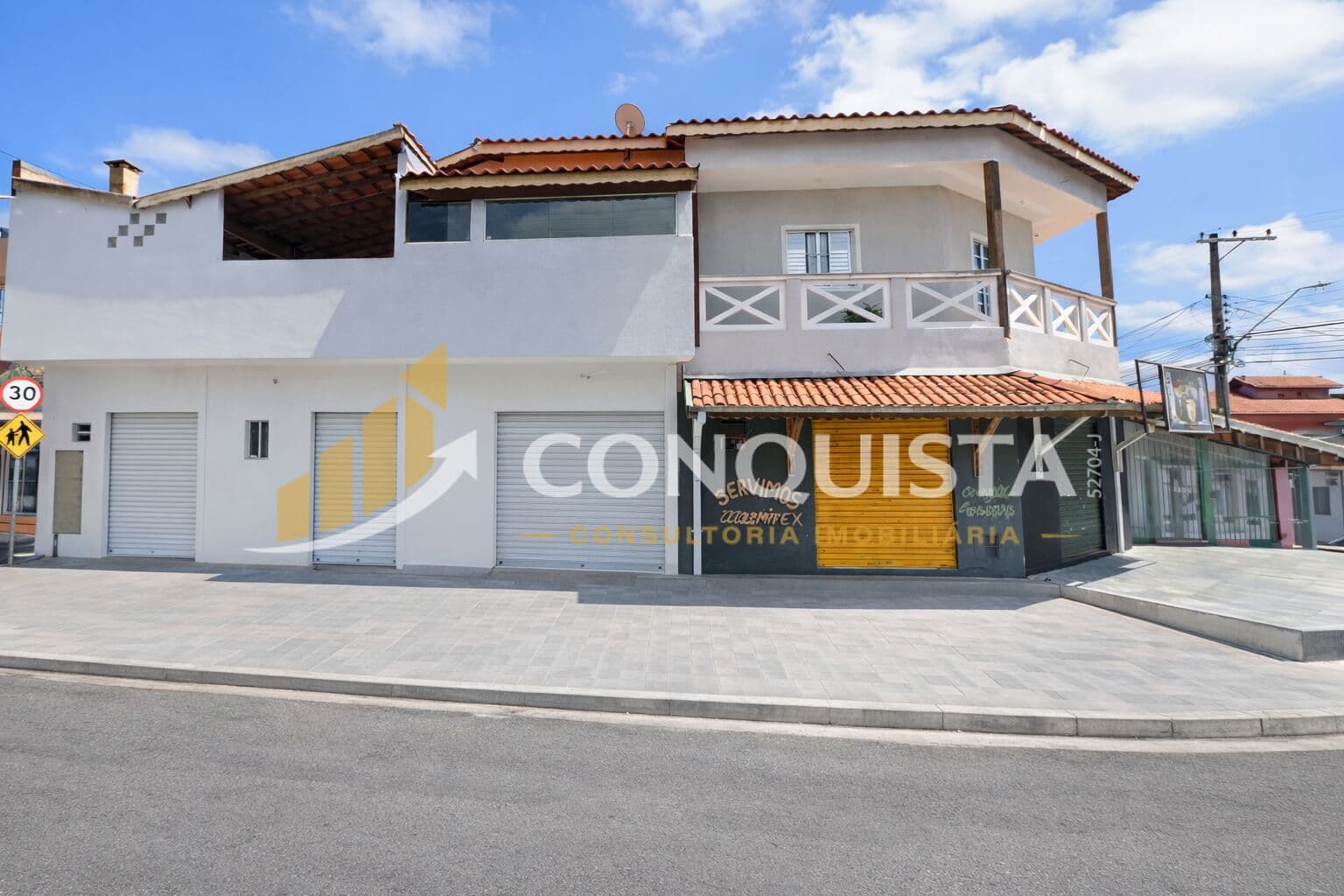 Sobrado com 5 pontos comerciais + residência (430m² construção) – excelente para renda e moradia - Próximo Shopping Via Vale Taubaté/SP