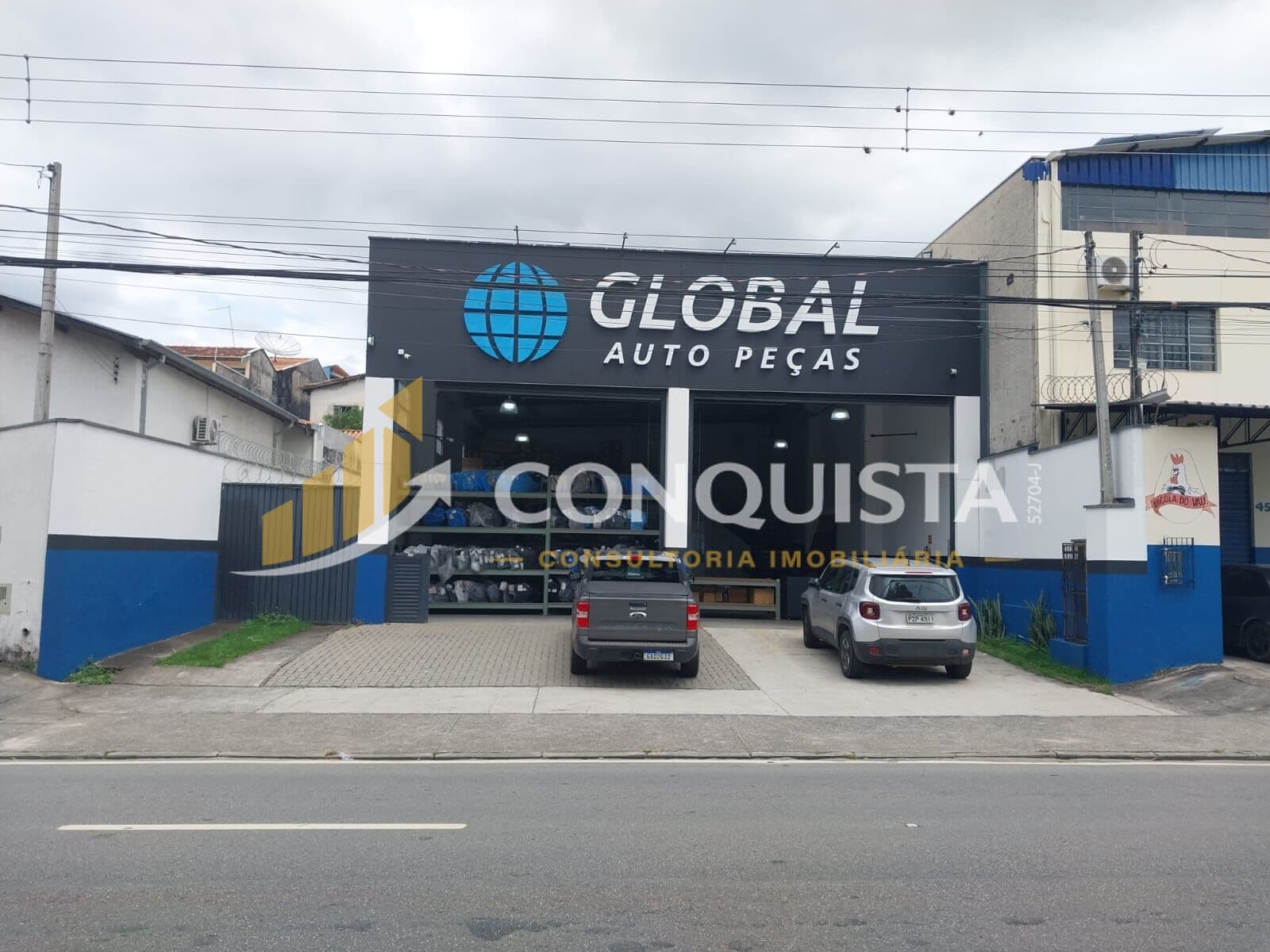Galpão Salão com 250 m² de frente para Dutra em Taubaté SP