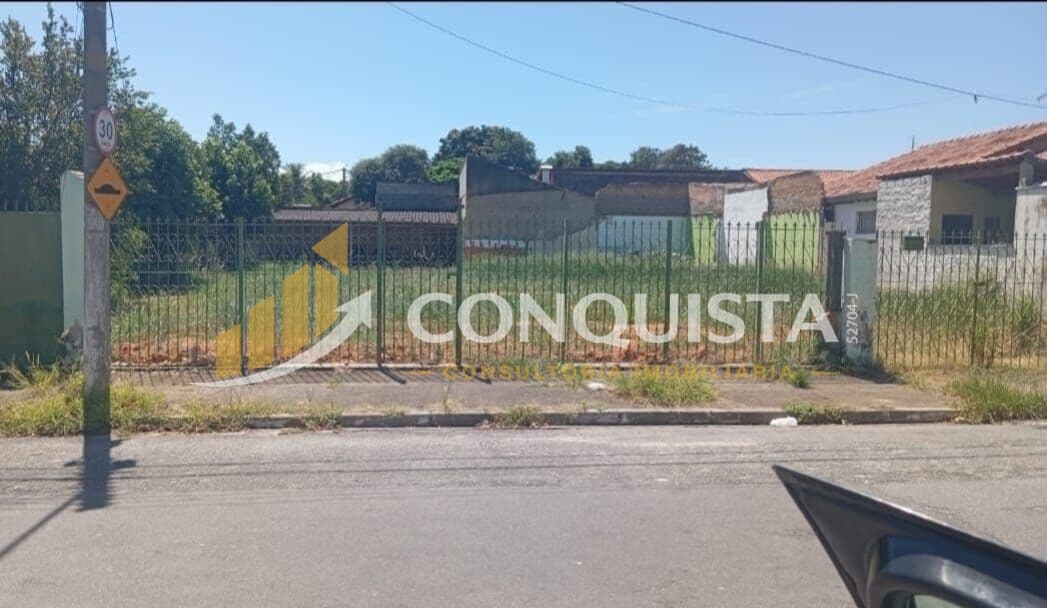 Área 640m² na Estiva em Taubaté – Ideal para prédio ou galpão | Frente praça