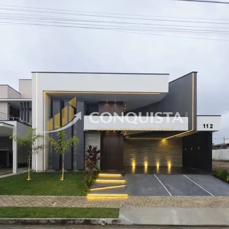 Casa alto padrão no Ouroville, Taubaté com 3 suítes, piscina e pé direito duplo