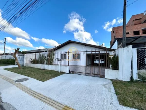 Casa com 3 quartos sendo 01 Suíte no Parque da Fonte