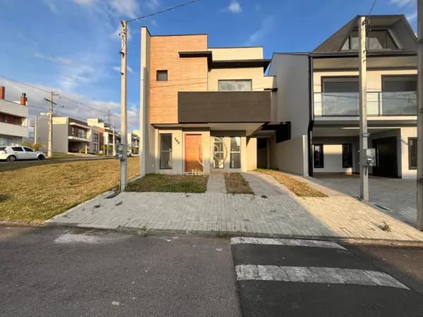 Sobrado em Condomínio 3 quartos sendo uma suíte no Costeira