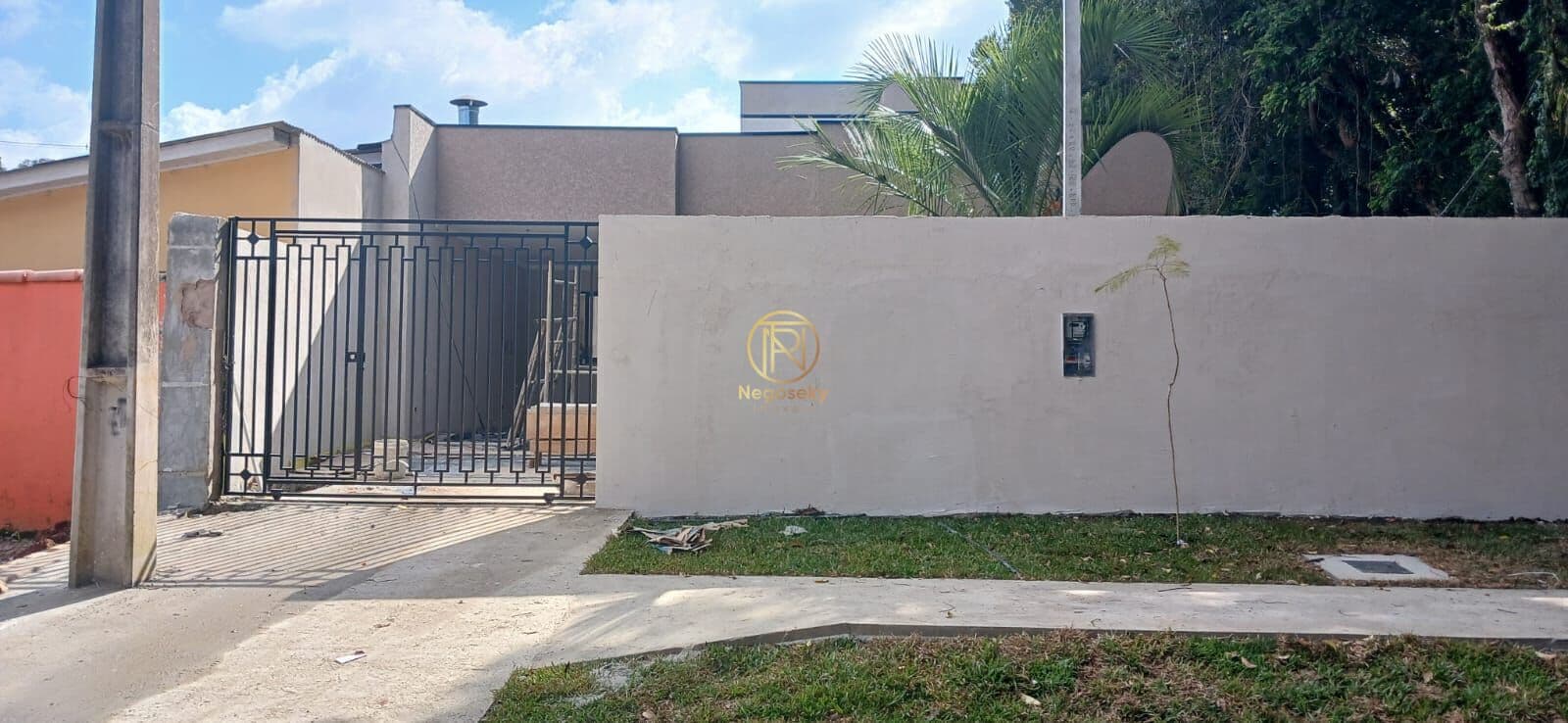 Casa com suíte no bairro Santo Antônio