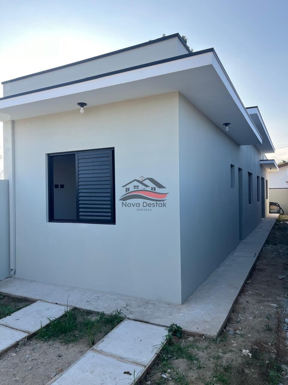 Linda casa recém construída no bairro Golfinho - Caraguatatuba-SP