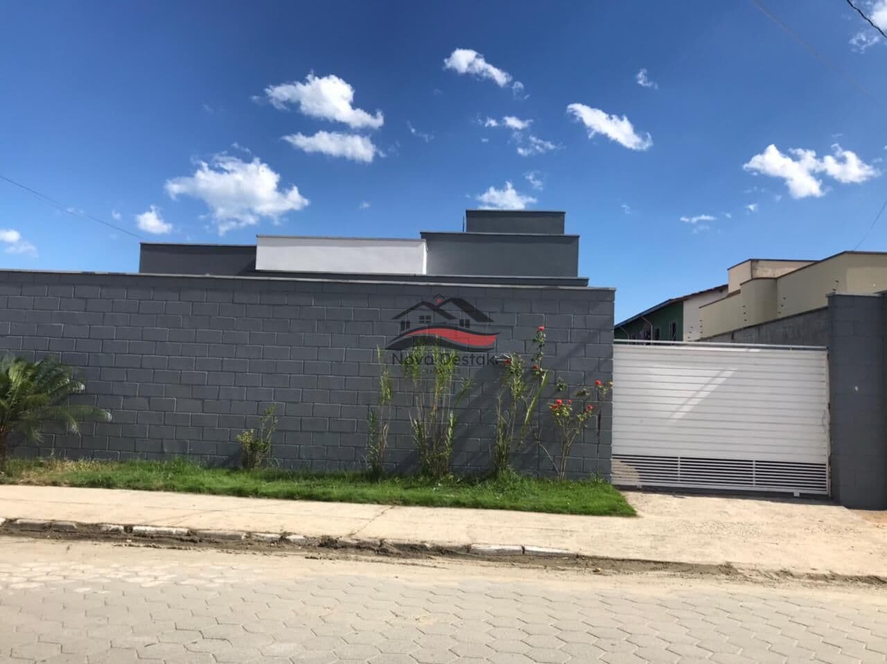 Casa com dois dormitórios à venda no Golfinho - Caraguatatuba / SP