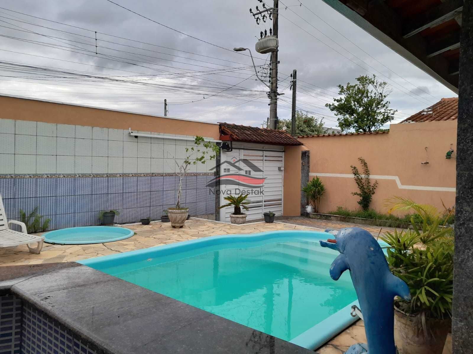 Casa com 4 Quartos e 3 banheiros à Venda, 198 m² por R$ 850.000