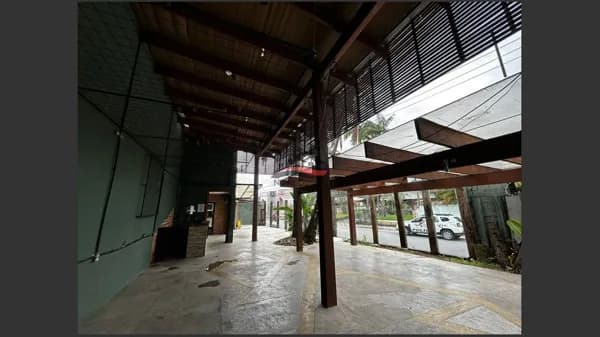 Ponto Comercial e 2 banheiros à Venda, 256 m² Centro de Caraguatatuba-SP