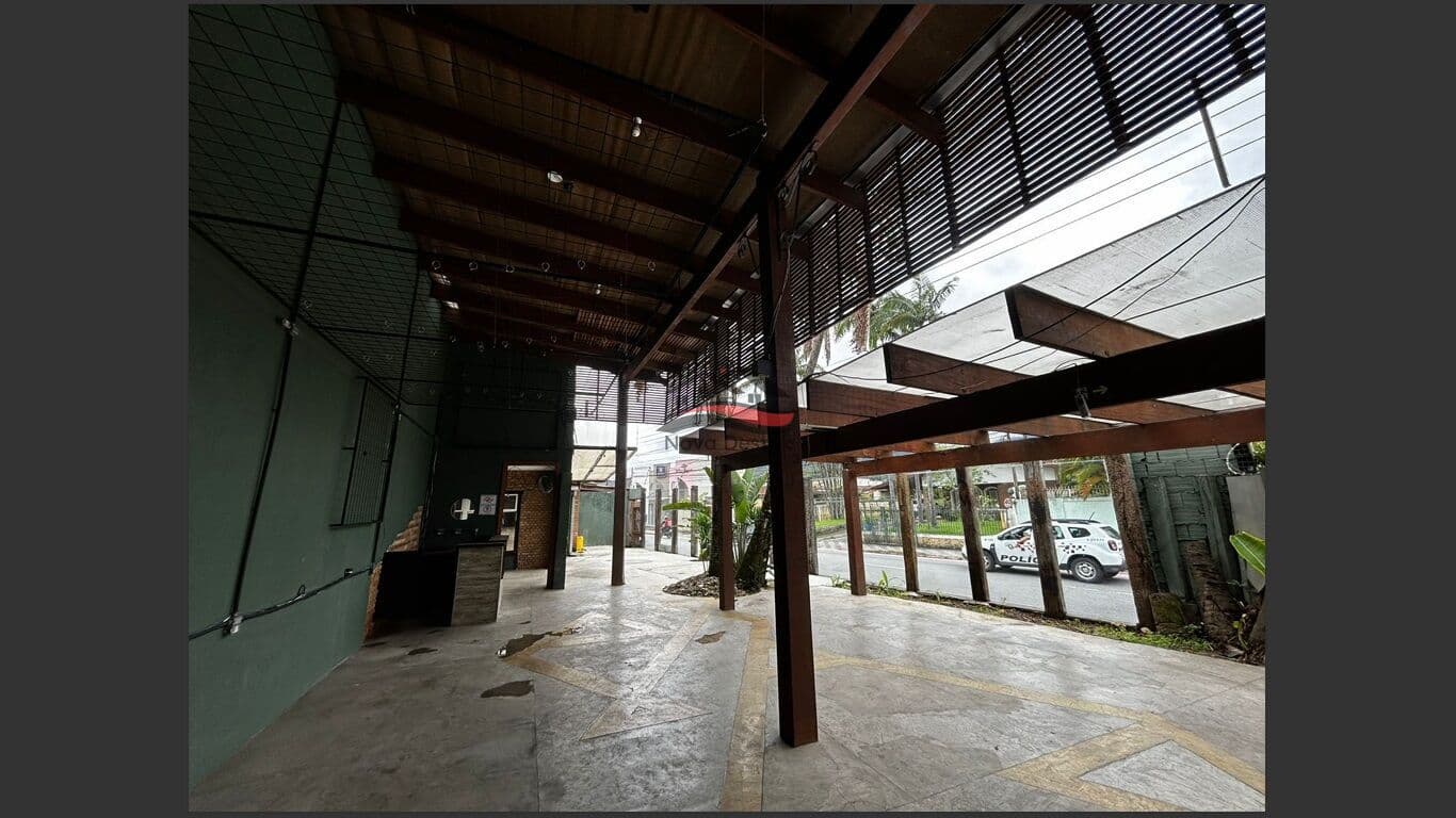 Ponto Comercial e 2 banheiros à Venda, 256 m² Centro de Caraguatatuba-SP