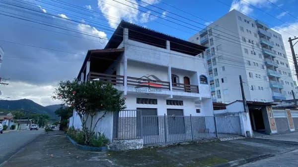Casa ideal para pousada ou moradia a um quarteirão da Praia Martim de Sá - Caraguatatuba-SP