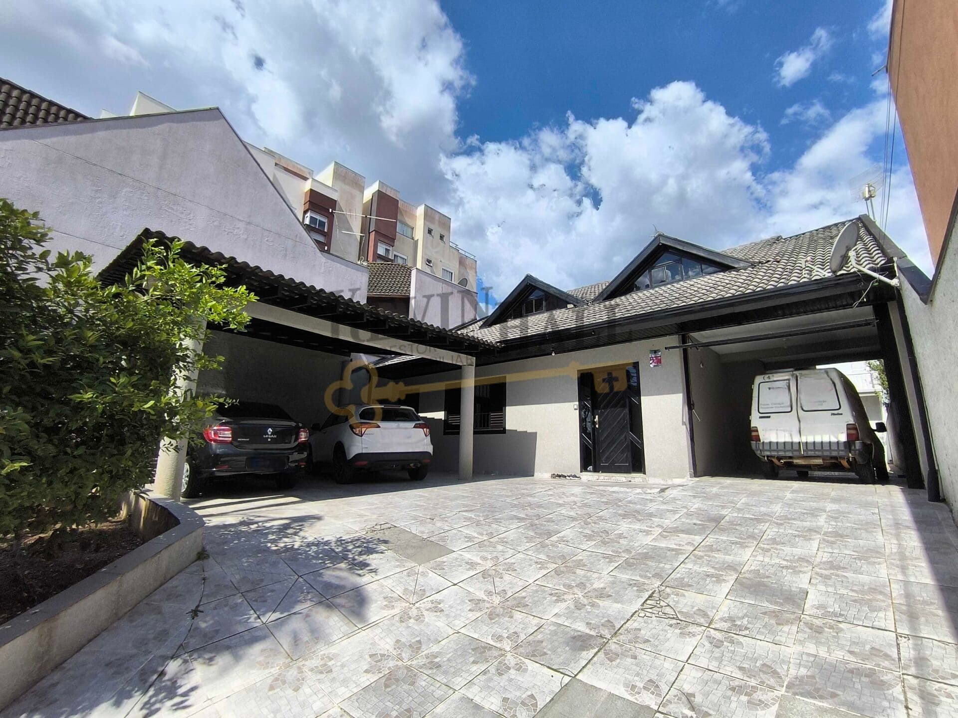 Casa 06 dorms 273m² à venda no Silveira da Motta, São José dos Pinhais-PR por R$ 1.190.000,00