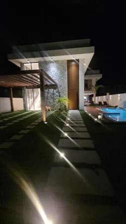 MANSÃO À VENDA EM GUARAJUBA