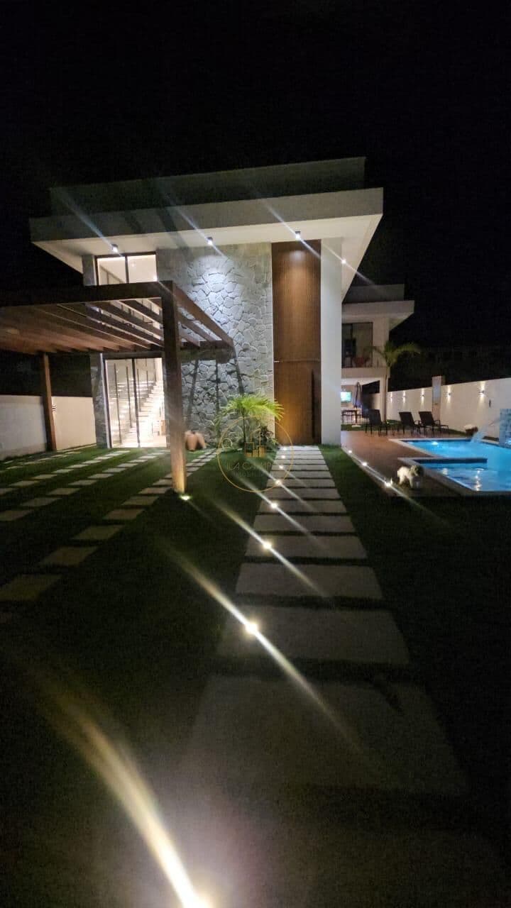 MANSÃO À VENDA EM GUARAJUBA