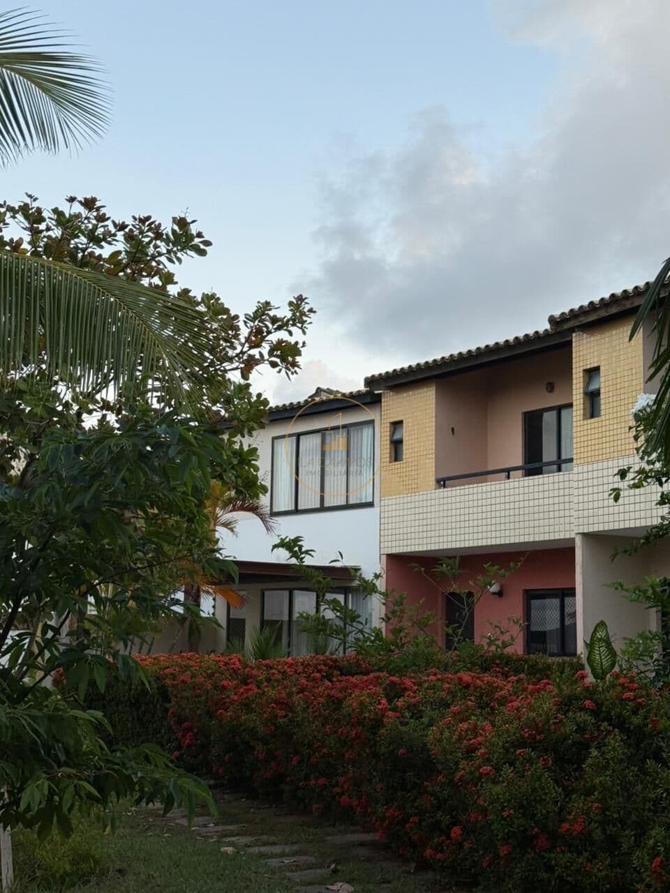 CASA DUPLEX EM BURAQUINHO R$: 520.000,00 Lauro de Freitas/BA