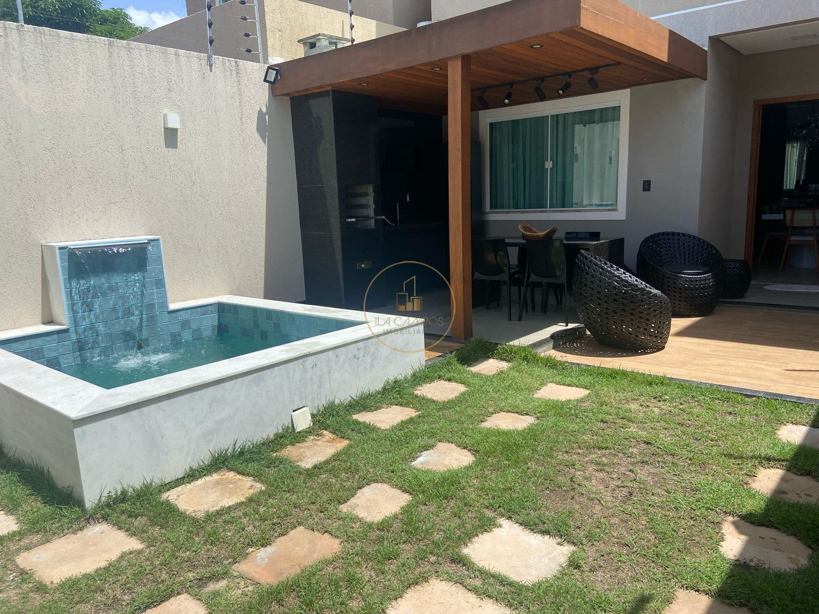 Casa Solta 4/4 com 3 Suítes, – Pitangueiras R$: 650.000,00