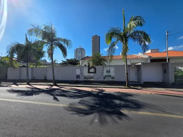Casa com amplo terreno no bairro Recife, Tubarão/SC