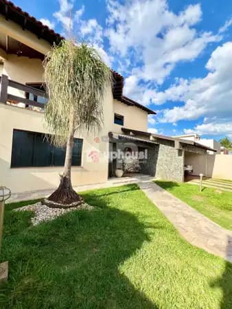 Sobrado Único com Vista para o Paraná — Seu Lar para a Vida Inteira