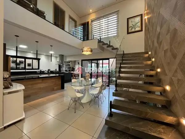 Sobrado à Venda - 246m², 3 Quartos (1 Suíte com Hidromassagem) e Área Verde - Jardim Santa Fé 2, Ourinhos/SP