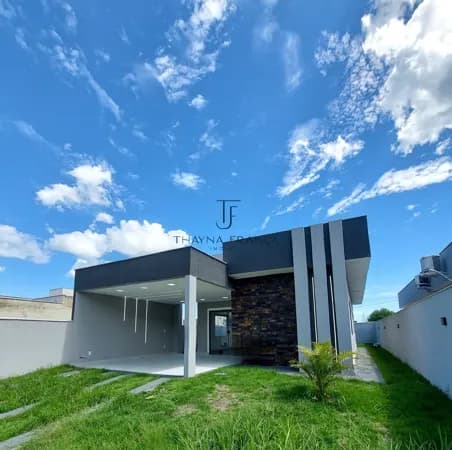 Casa com 2 suítes em Condomínio