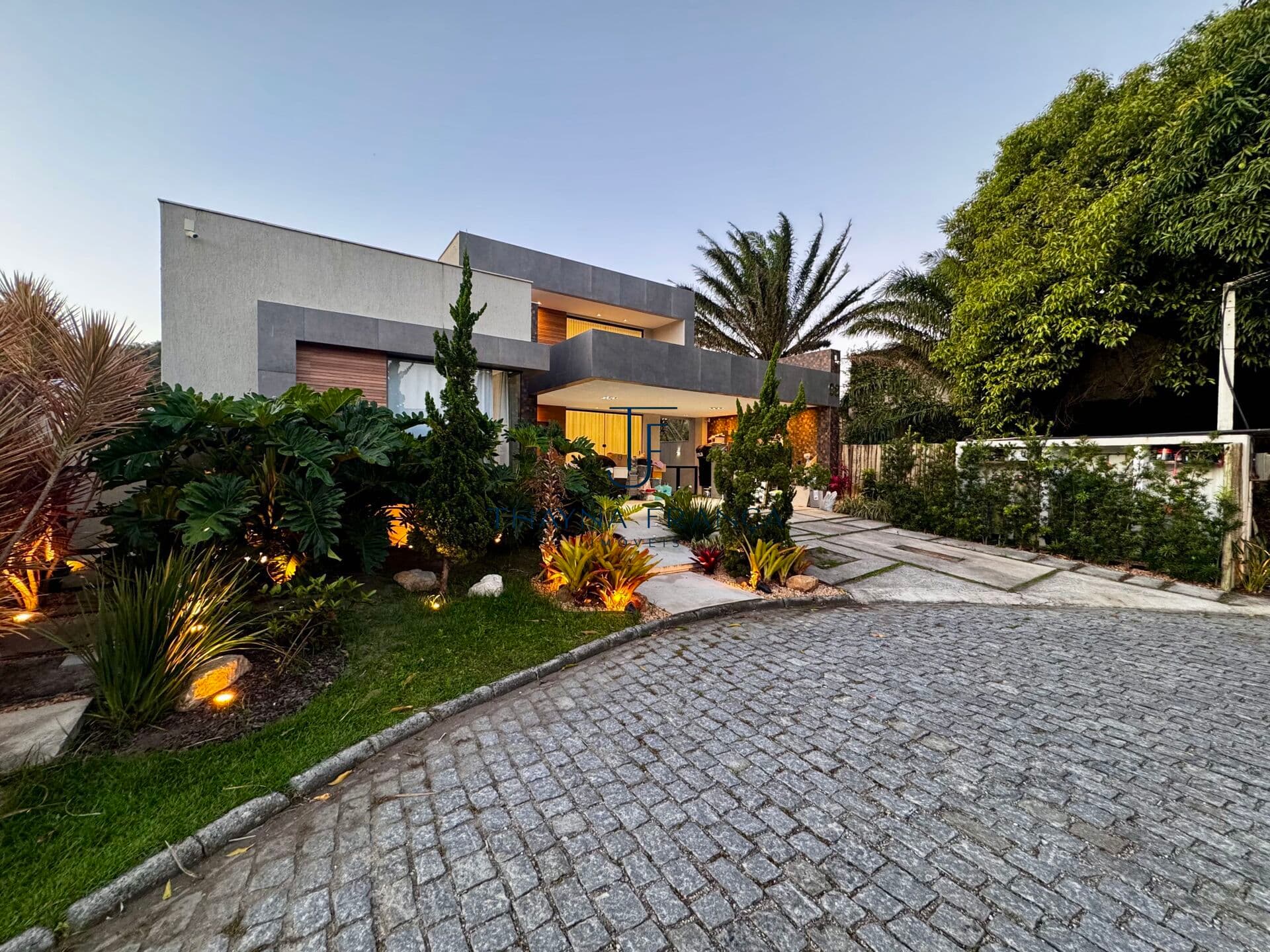 Casa em condomínio com 4 suítes