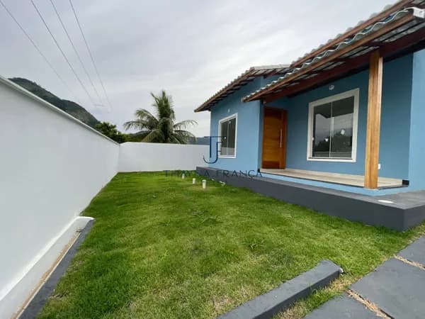 CASA COM 3 QUARTOS E AMPLO QUINTAL - LOT. MANU MANUELA