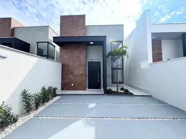 Casa com Piscina a Uma Quadra da Praia em Itaipuaçu