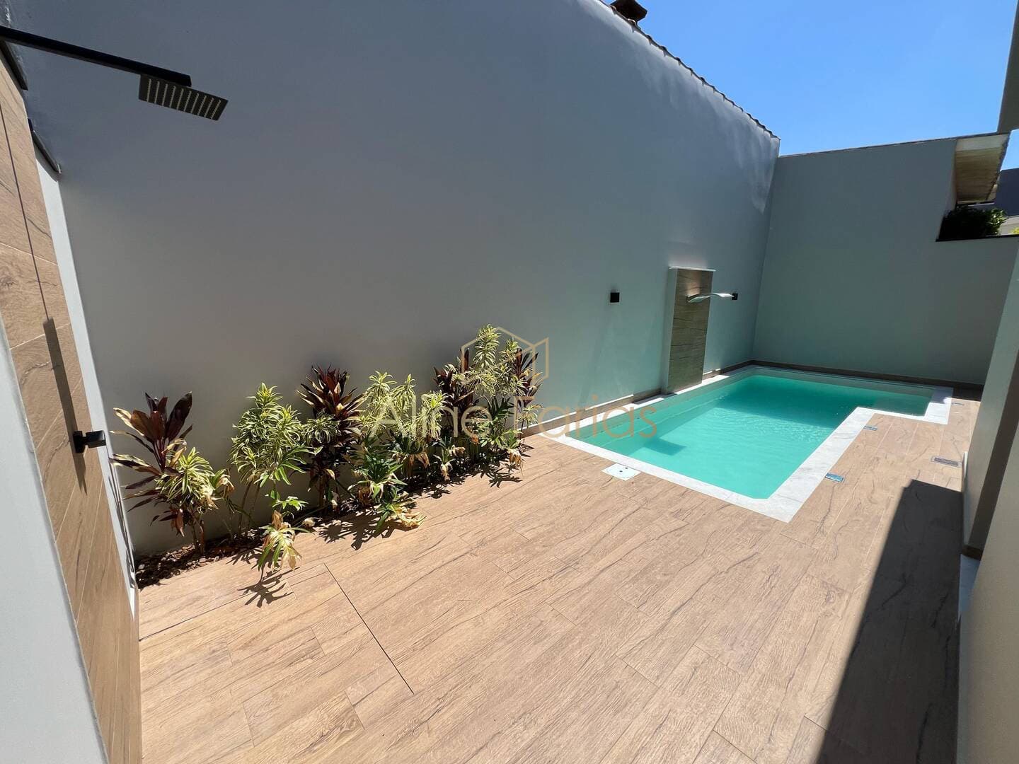 Casa de luxo mobiliada com piscina, hidromassagem e espaço gourmet completo à venda em Peruíbe