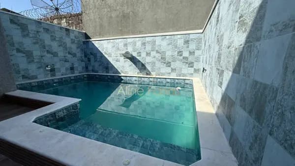 Casa com móveis planejados, piscina e ótimo acabamento à venda em Peruíbe