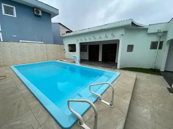 Casa à venda no bairro Solemar em Praia Grande/SP
