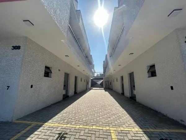 Kitnet completa a poucos metros do mar à venda em Peruíbe