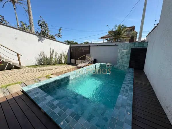 Casa de praia sofisticada com piscina, solarium e ambientes integrados à venda em Peruíbe
